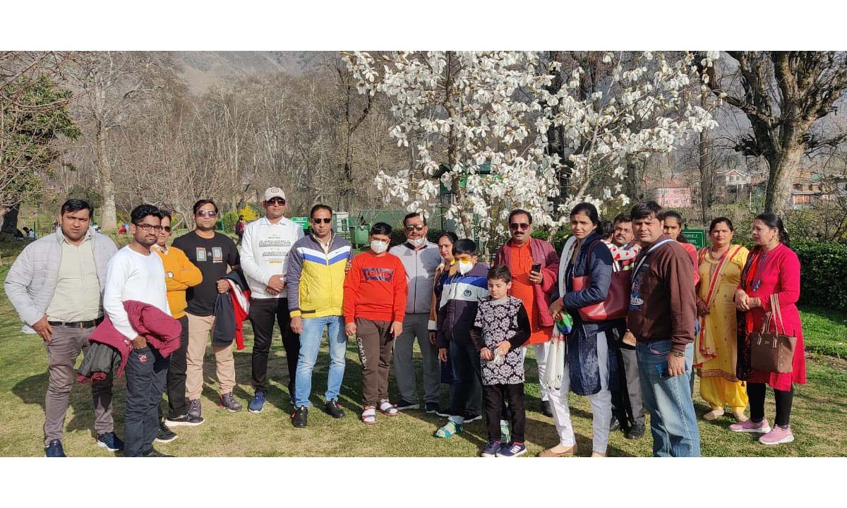 Our Haryana sales head Mr. Jagjeet Rohilla on tour with our Haryana distributors in Srinagar